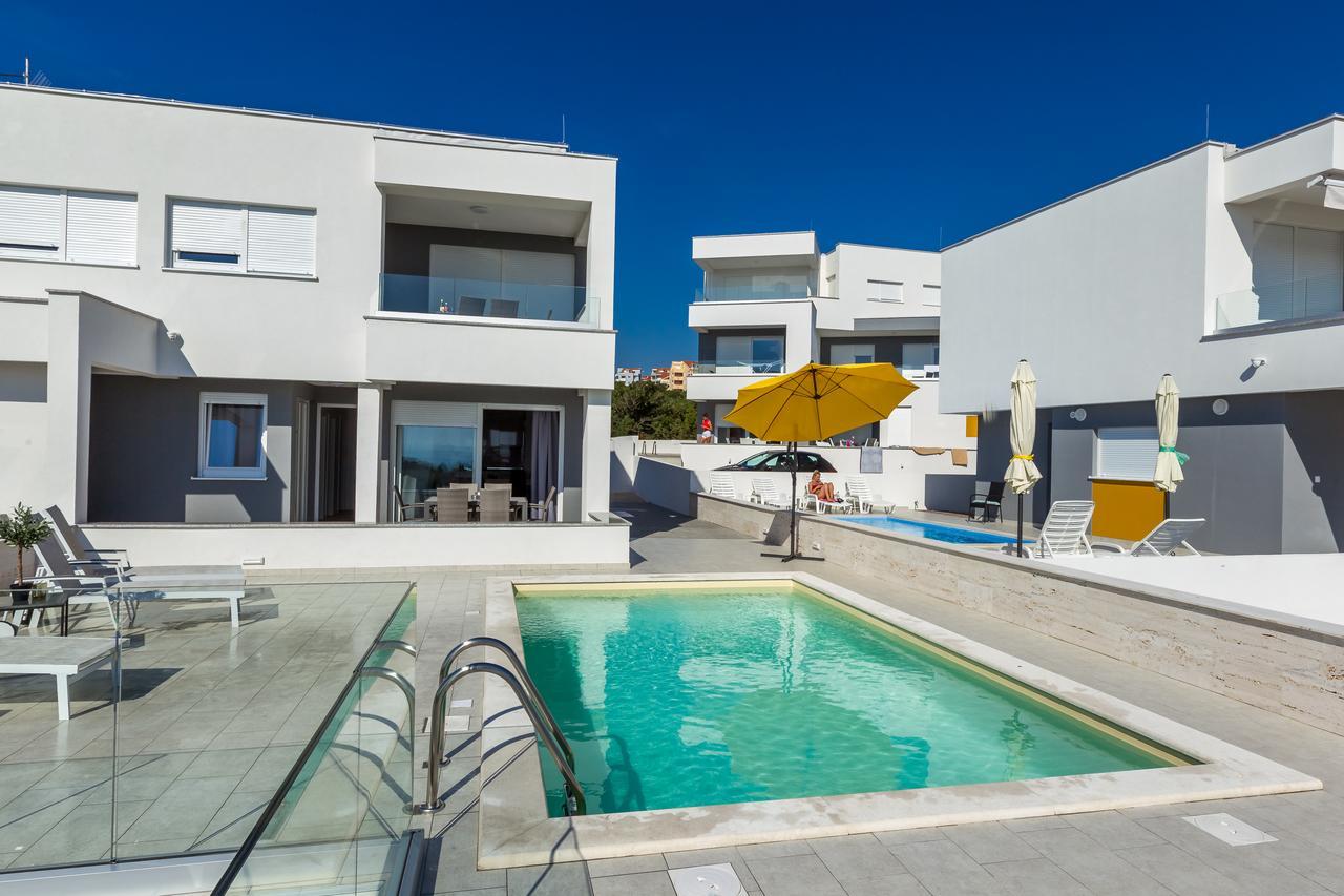 Pool Apartments Villa Dalia ノヴァリャ エクステリア 写真