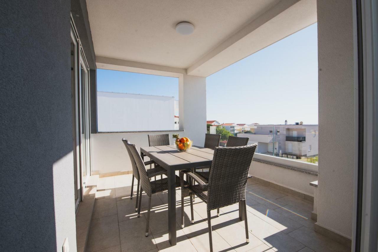Pool Apartments Villa Dalia ノヴァリャ エクステリア 写真
