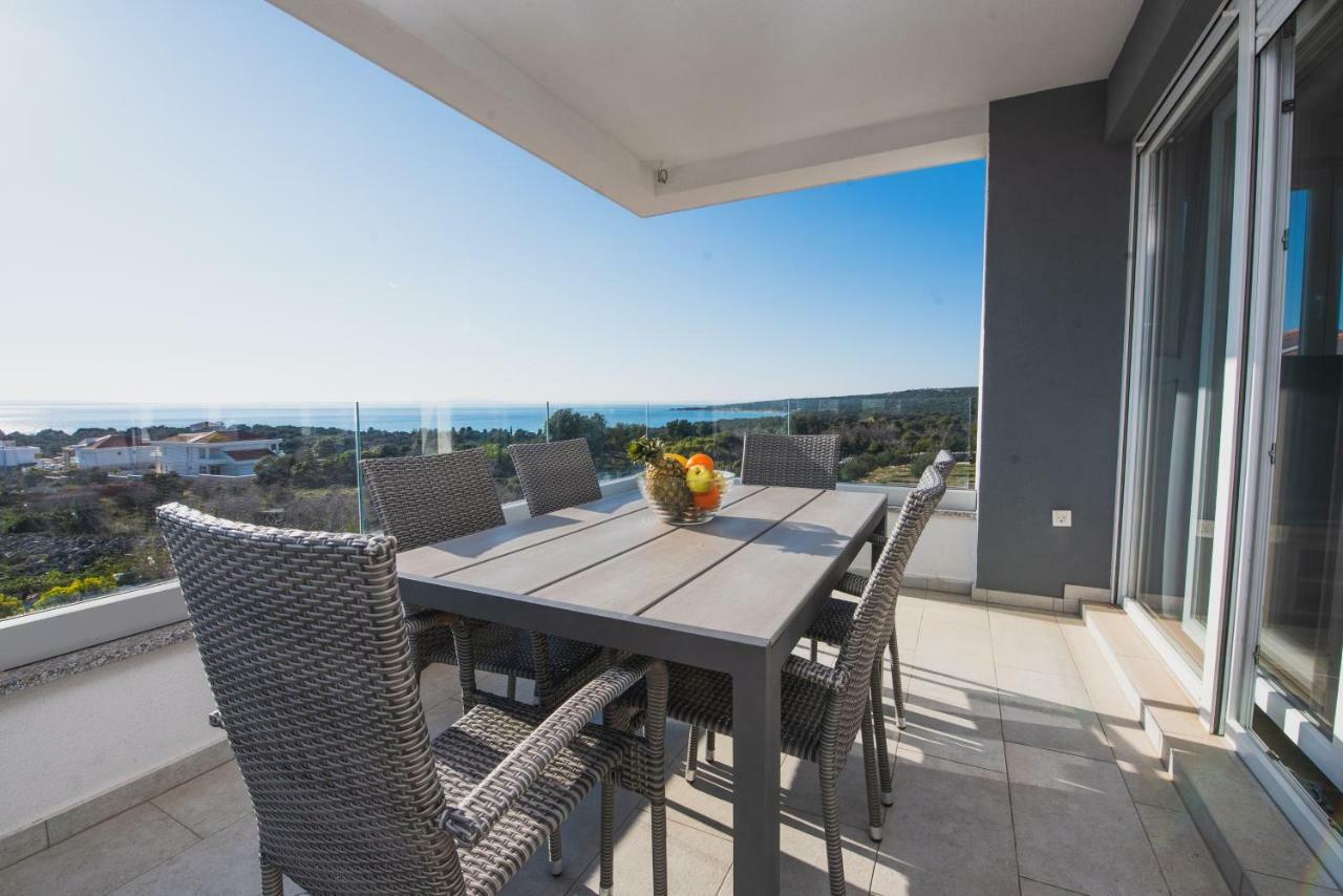 Pool Apartments Villa Dalia ノヴァリャ エクステリア 写真